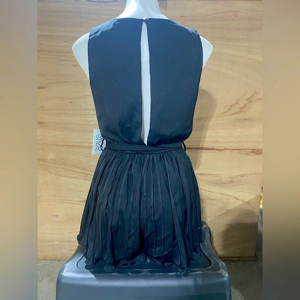 MOD on Tread Women’s Ruffle Romper - Picture 2 of 3